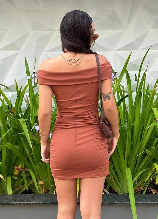 Choyee - Vestido Ombro a Ombro Siena Marrom 2