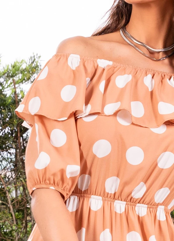 Quintess - Vestido Poá Nude em Crepe Plano 2