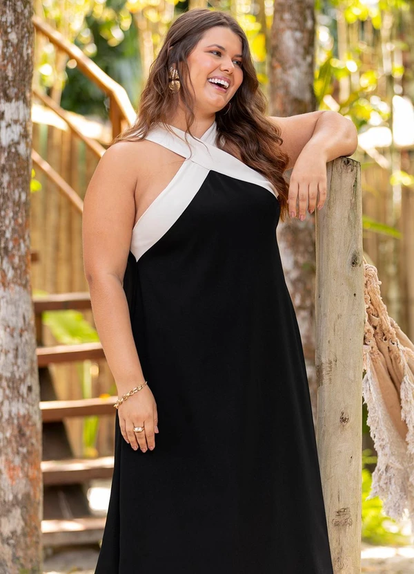 Quintess - Vestido Preto em Crepe Plano 3