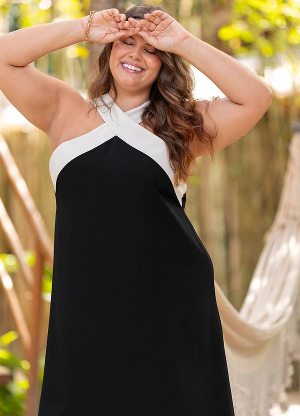 Quintess - Vestido Preto em Crepe Plano 2