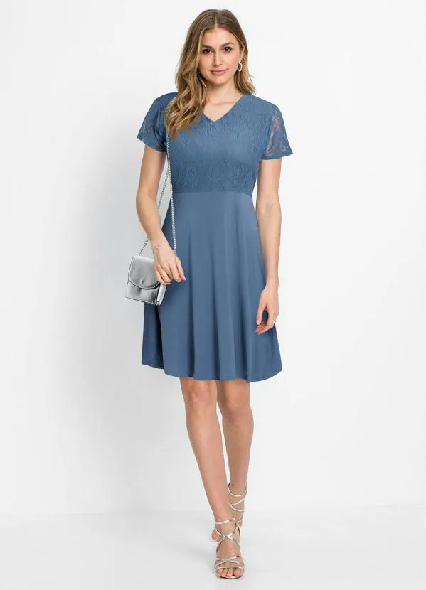 Queima Estoque - Vestido com Renda Manga Curta Azul Claro 4