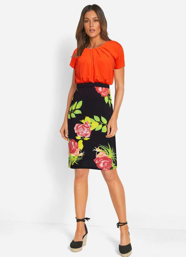 Queima Estoque - Vestido Manga Curta Floral Dark 4