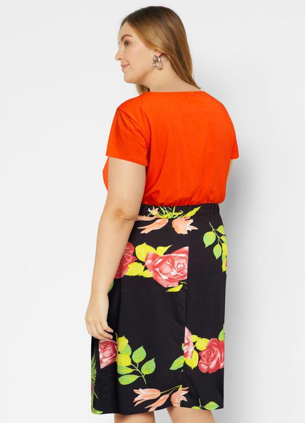 Queima Estoque - Vestido Manga Curta Floral Dark 9