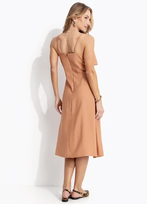 Quintess - Vestido Camel em Crepe Plano - QUINTESS