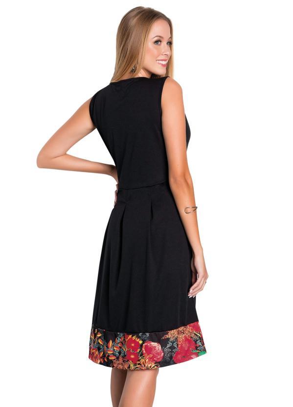 Rosalie - Vestido com Recorte Preto Moda Evangélica 2