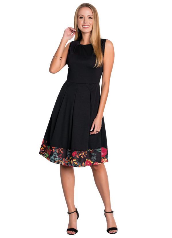 Rosalie - Vestido com Recorte Preto Moda Evangélica 3