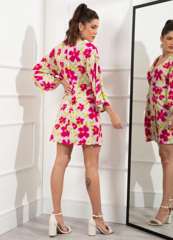 Quintess - Vestido Curto Floral Pink em Viscose Plana 3