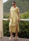 Hiatto Confecção - Vestido Estonado Midi Bege - variação: Amarelo Manteiga