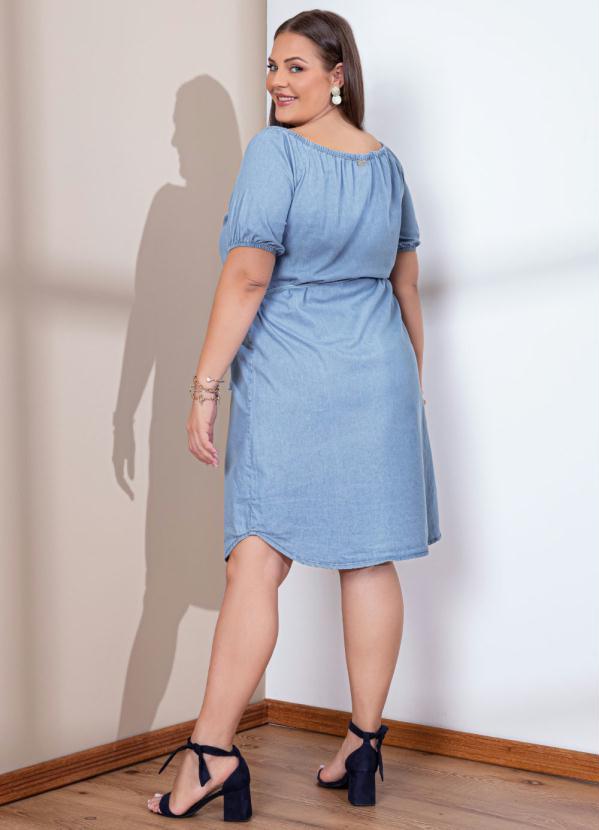 Quintess - Vestido Jeans Claro Decote Ciganinha com Botões 2