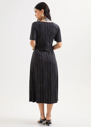 Cativa - Vestido Midi Decote V em Viscose Preto - CATIVA