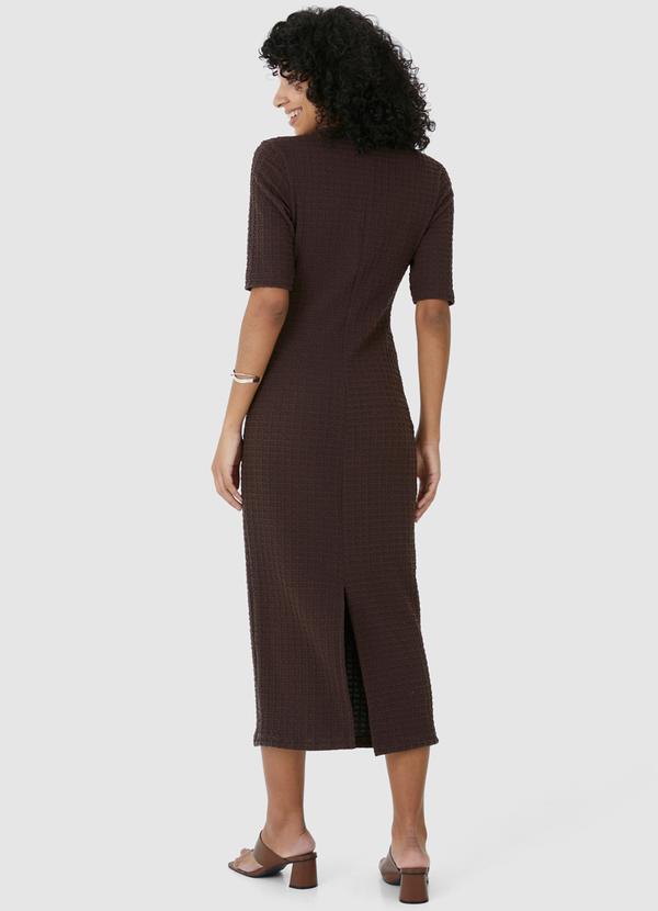 Malwee - Vestido Midi Justo Texturizado Marrom 2