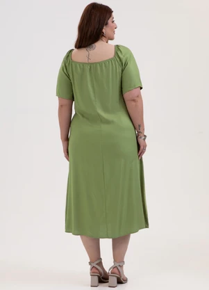 Habana - Vestido Midi Plus Size em Viscose Verde - HABANA