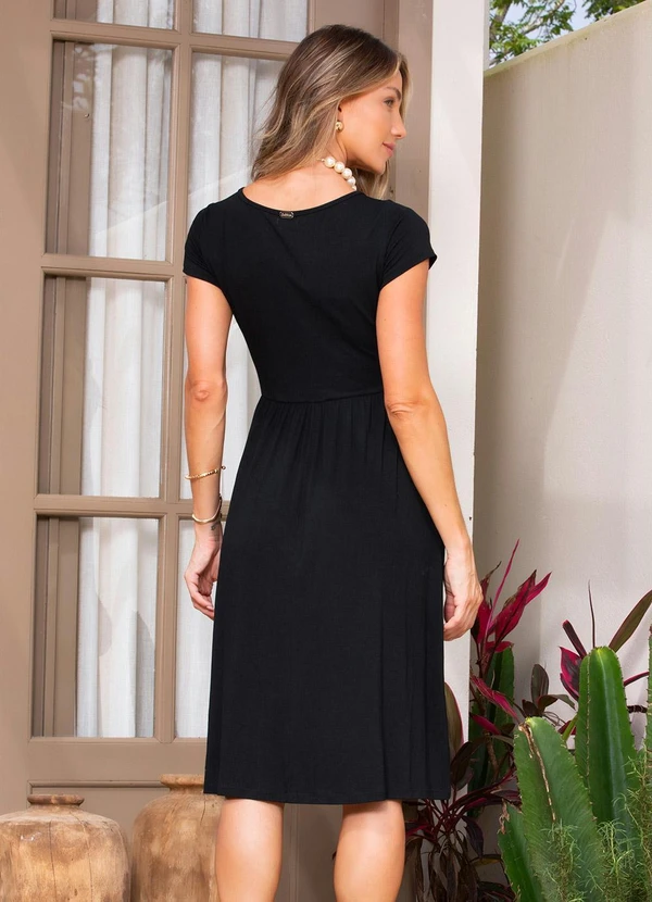 Quintess - Vestido Midi Preto Acinturado com Bolsos 2
