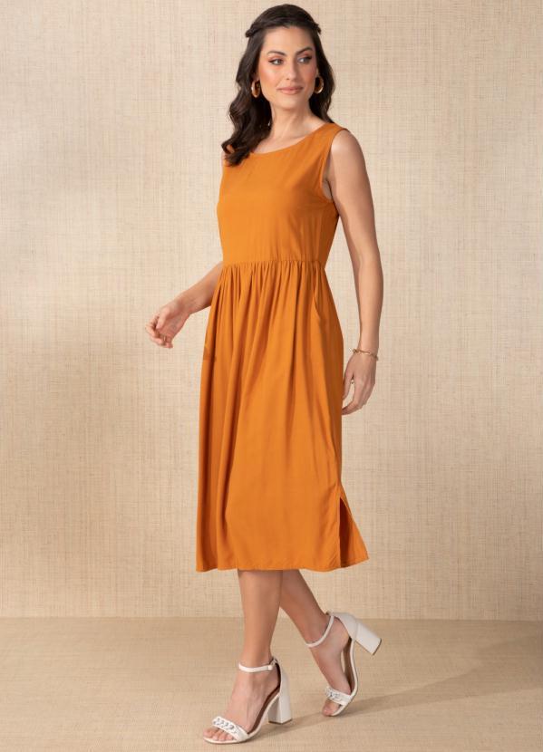 Quintess - Vestido Mostarda com Gota nas Costas 3