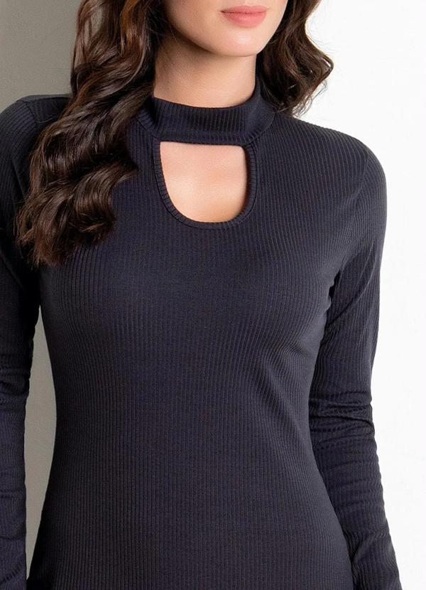 Outlet - Vestido Preto com Gola Choker Moda Evangélica 4