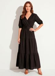 Vestido Preto em Camadas com Cinto