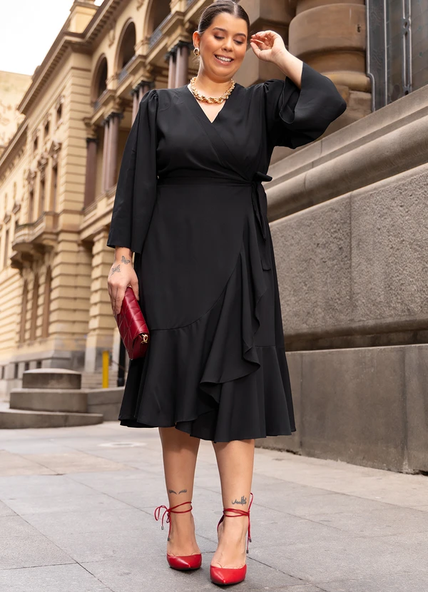 Quintess - Vestido Preto em Crepe Plano 2