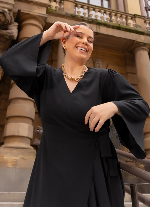 Quintess - Vestido Preto em Crepe Plano 7