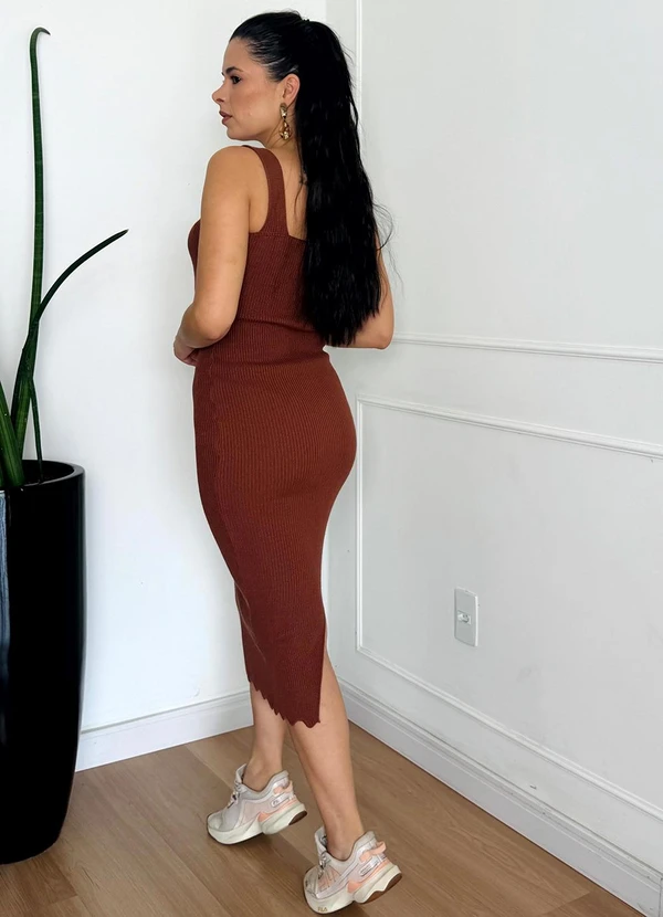 Doce Tom - Vestido Tricot Canelado Midi com Fenda Marron 5