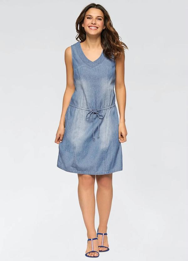 Queima Estoque - Vestido Jeans Azul Claro com Cordão de Ajuste 3