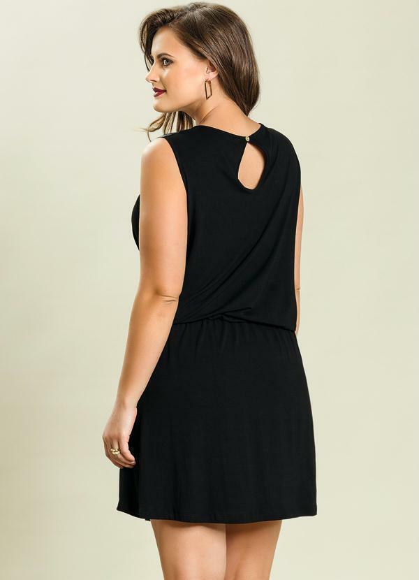 Quintess - Vestido Curto com Recortes Preto Plus Size 2