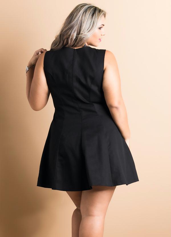 Quintess - Vestido Evasê Preto Plus Size 3