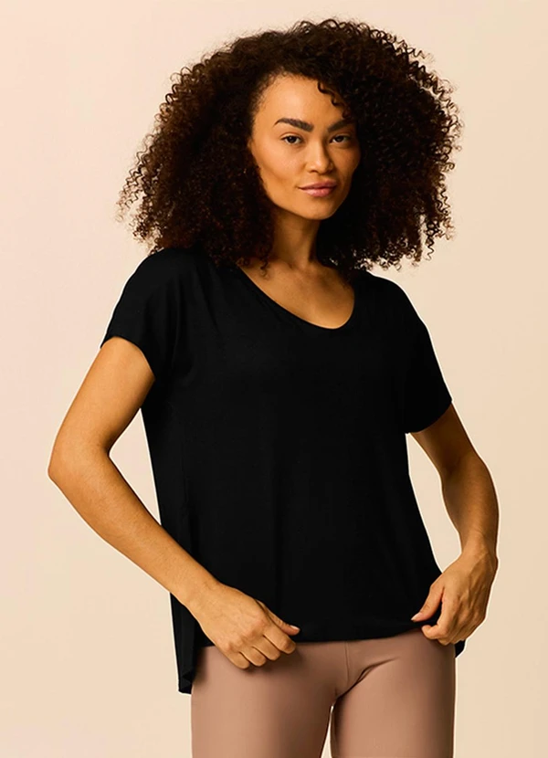 Malwee - Blusa Alongada Ampla Active Preto