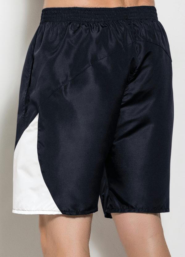 Outlet - Bermuda Preta e Branca com Bolsos e Recortes 6