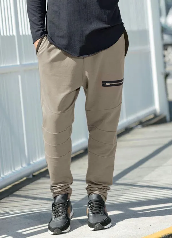 Moda Pop - Calça Marrom em Moletinho com Detalhe de Zíper