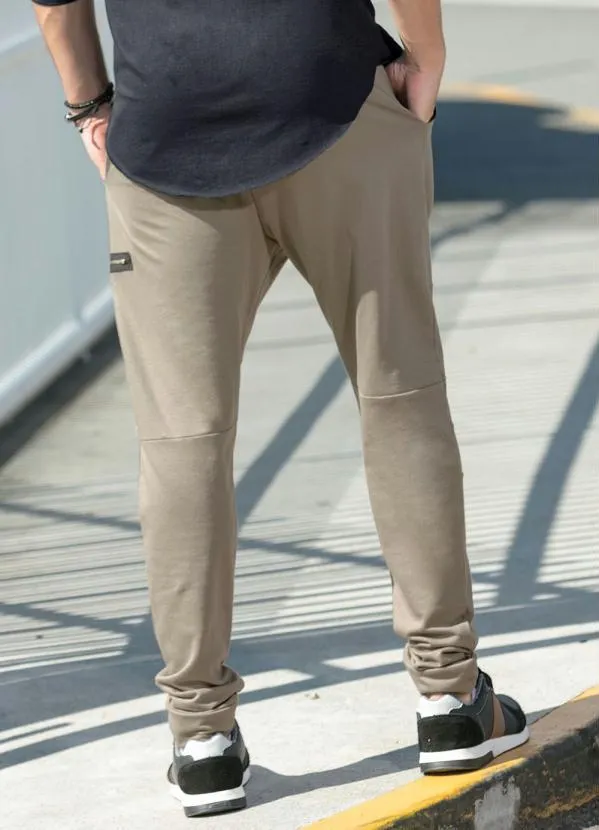 Moda Pop - Calça Marrom em Moletinho com Detalhe de Zíper 2