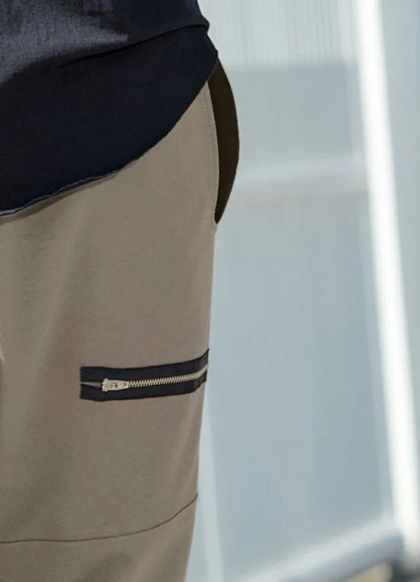 Moda Pop - Calça Marrom em Moletinho com Detalhe de Zíper 3