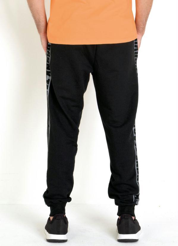 Outlet - Calça Preta com Recorte Lateral Estampado 2