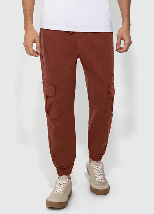 Enfim - Calça Marrom Jogger Cargo em Sarja