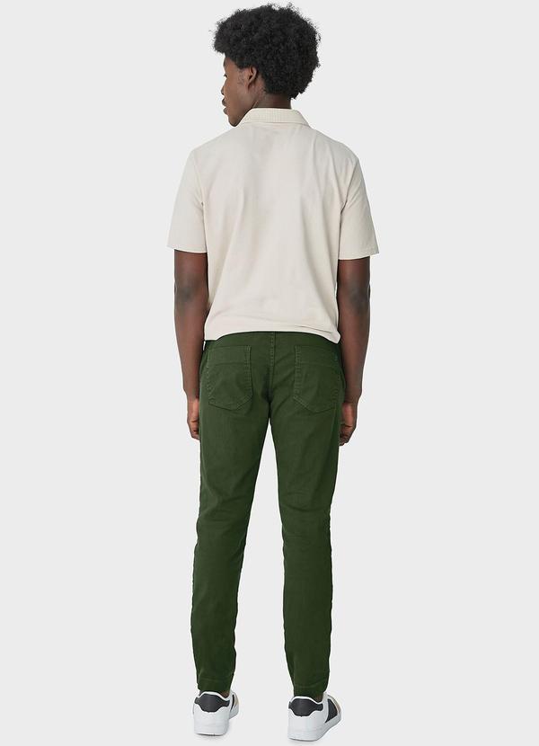 Malwee - Calça Masculina Chino em Sarja Verde 4