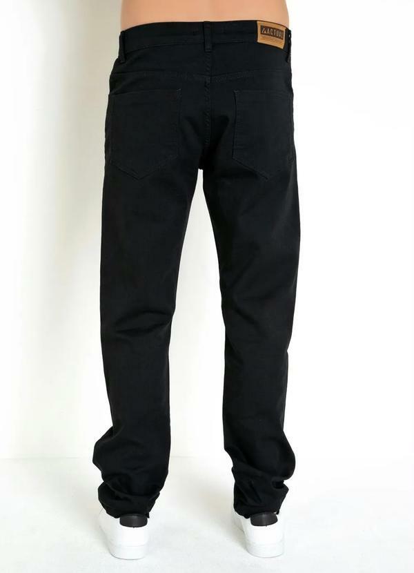 Outlet - Calça Preta com Bolsos Funcionais 6