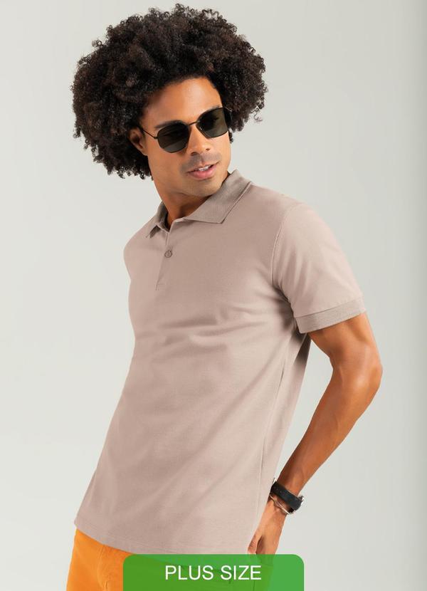 Cativa - Camiseta Polo Básica em Piquet Marrom
