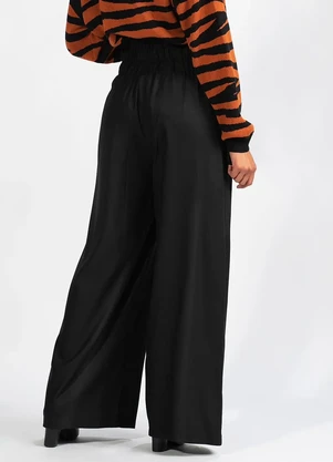 Hering - Calca Pantalona em Viscose Preta - HERING