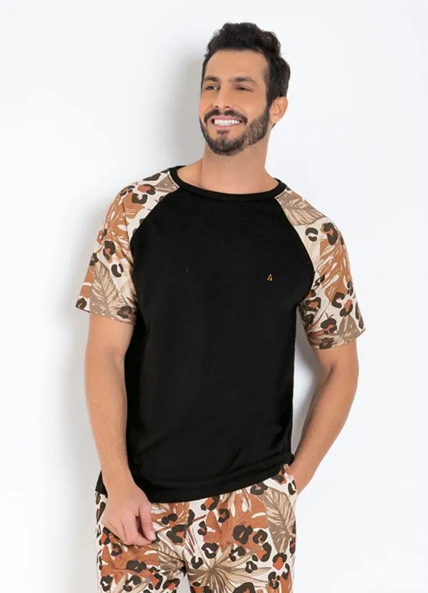 Multimarcas - Camiseta Actual Preta com Mangas Estampadas