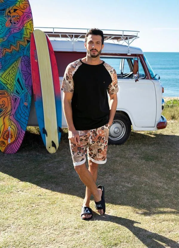 Multimarcas - Camiseta Actual Preta com Mangas Estampadas 6