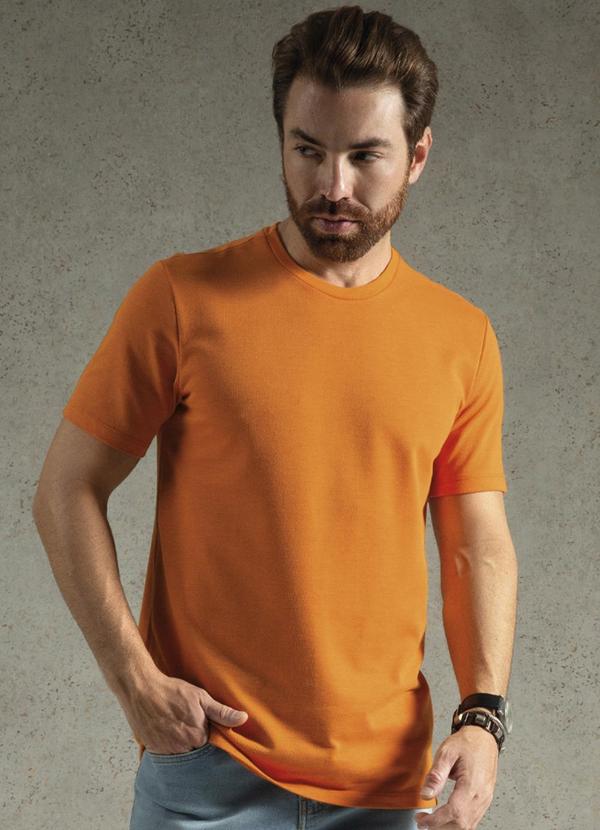 Exco - Camiseta Básica com Etiqueta Decorativa Laranja