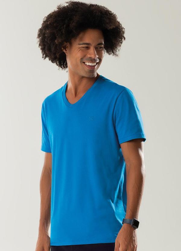 Exco - Camiseta com Gola V e Bordado Azul