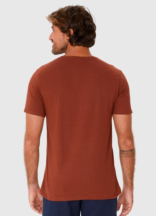 Malwee - Camiseta Estampa Frontal em Malha Algodão Marrom 2