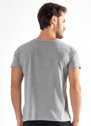 Moda Pop - Camiseta Folhagem Preto e Verde em Malha - MODA POP
