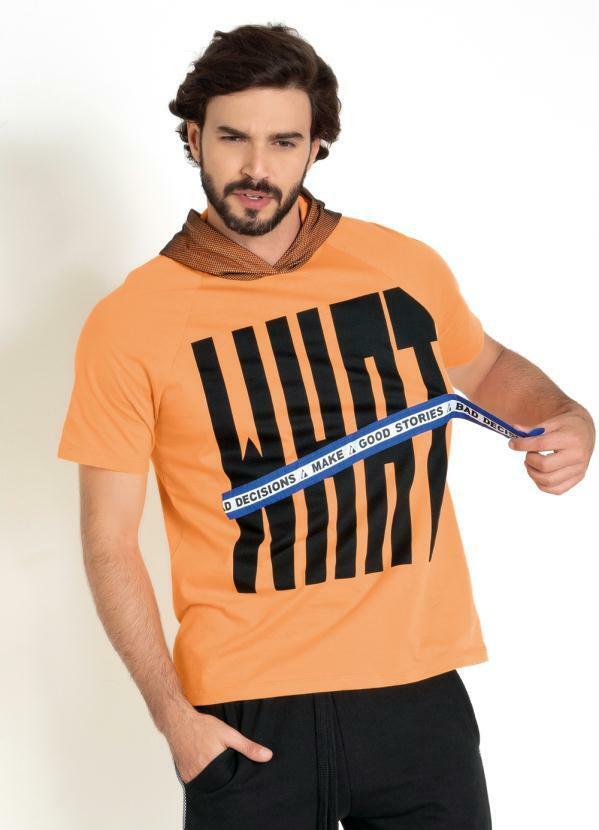 Outlet - Camiseta Laranja com Capuz e Cadarço na Estampa