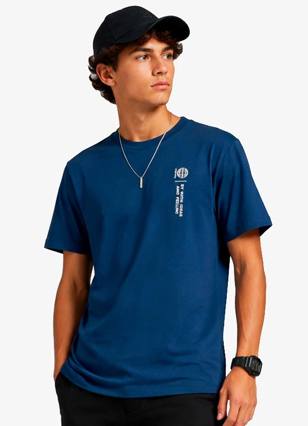 Minty - Camiseta Masculina com Cava Deslocada Azul