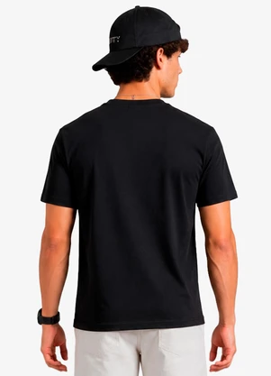Minty - Camiseta Masculina com Cava Deslocada Preto - MINTY