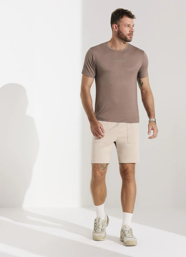 Veev - Camiseta Masculina com Estampa Localizada Marrom