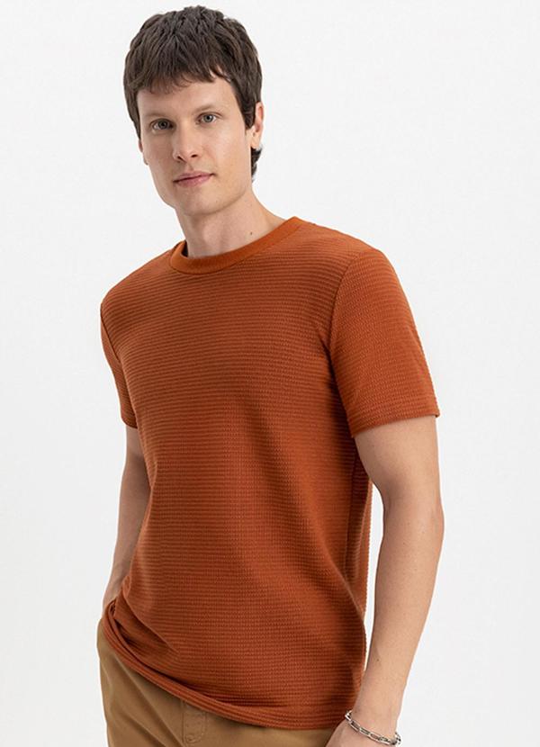 Essendi - Camiseta Masculina em Malha Tricot Marrom