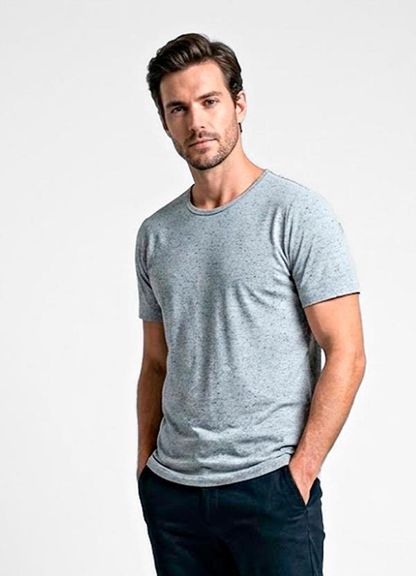 Select - Camiseta Masculina em Meia Malha Botonê Cinza
