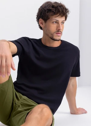 Essendi - Camiseta Masculina Essencial em Malha Preto - ESSENDI